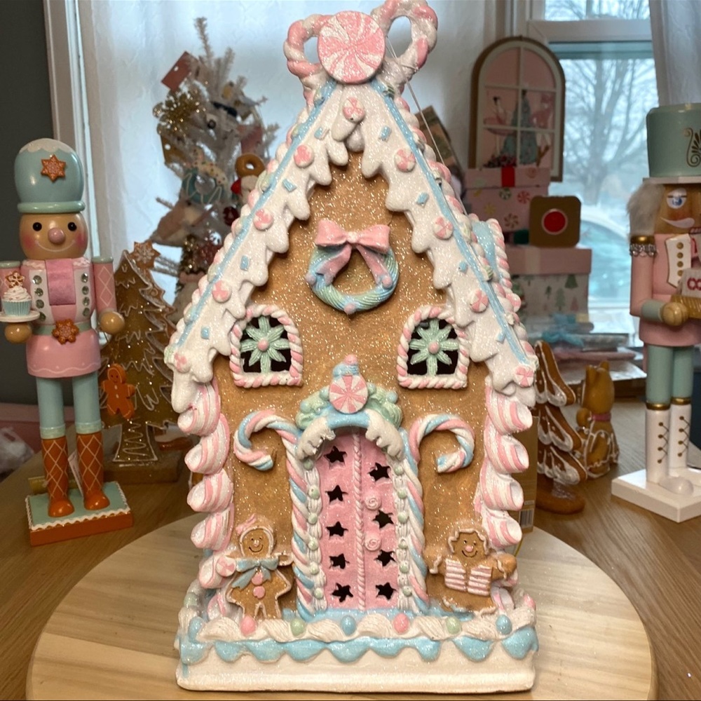 Pastel LIGHT UP Gingerbread House